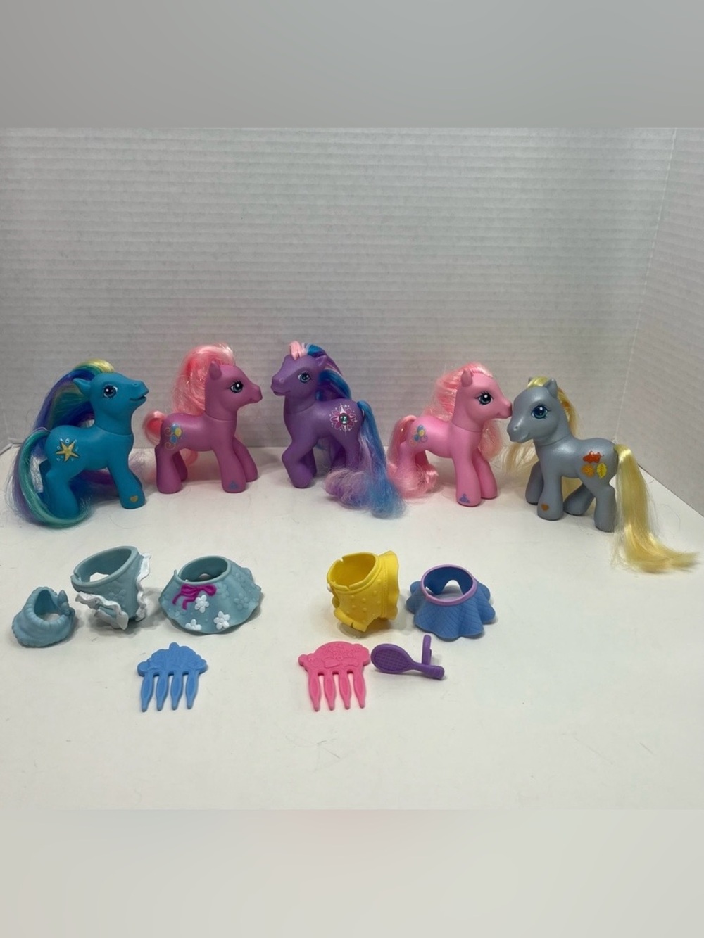 MY LITTLE PONY LOT of ponies and outfits toys